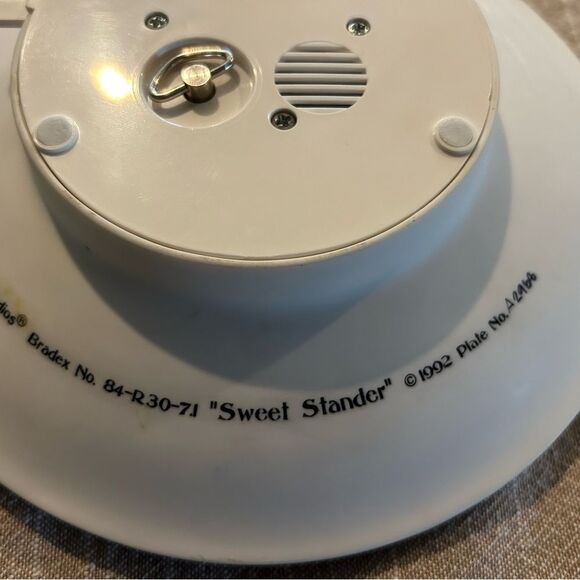 Rhodes Studio Numbered Collector's Musical Plate from 1992 - Picture 2 of 2